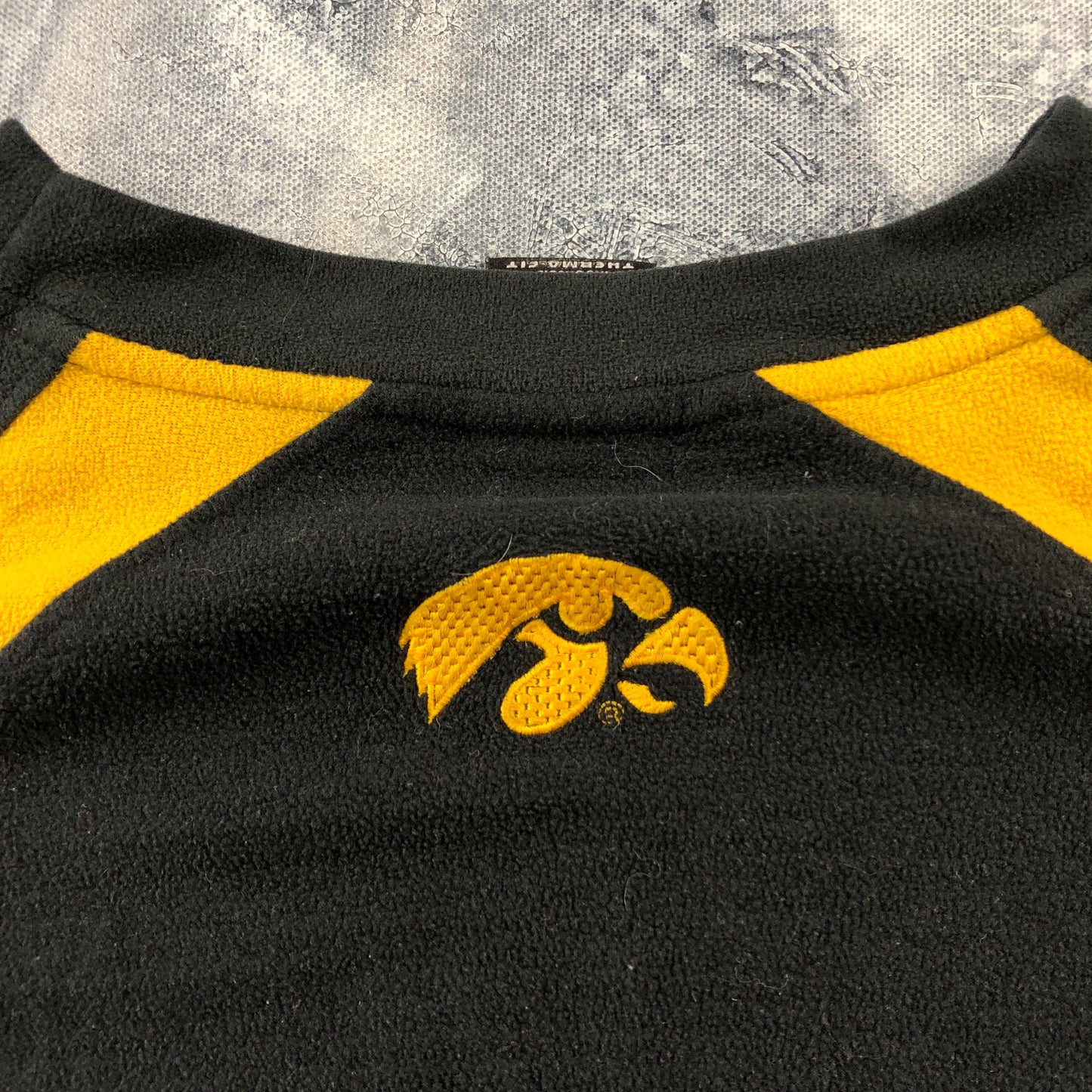 Vintage Nike Team Iowa Hawkeyes Therma Fit Fleece Sweatshirt L