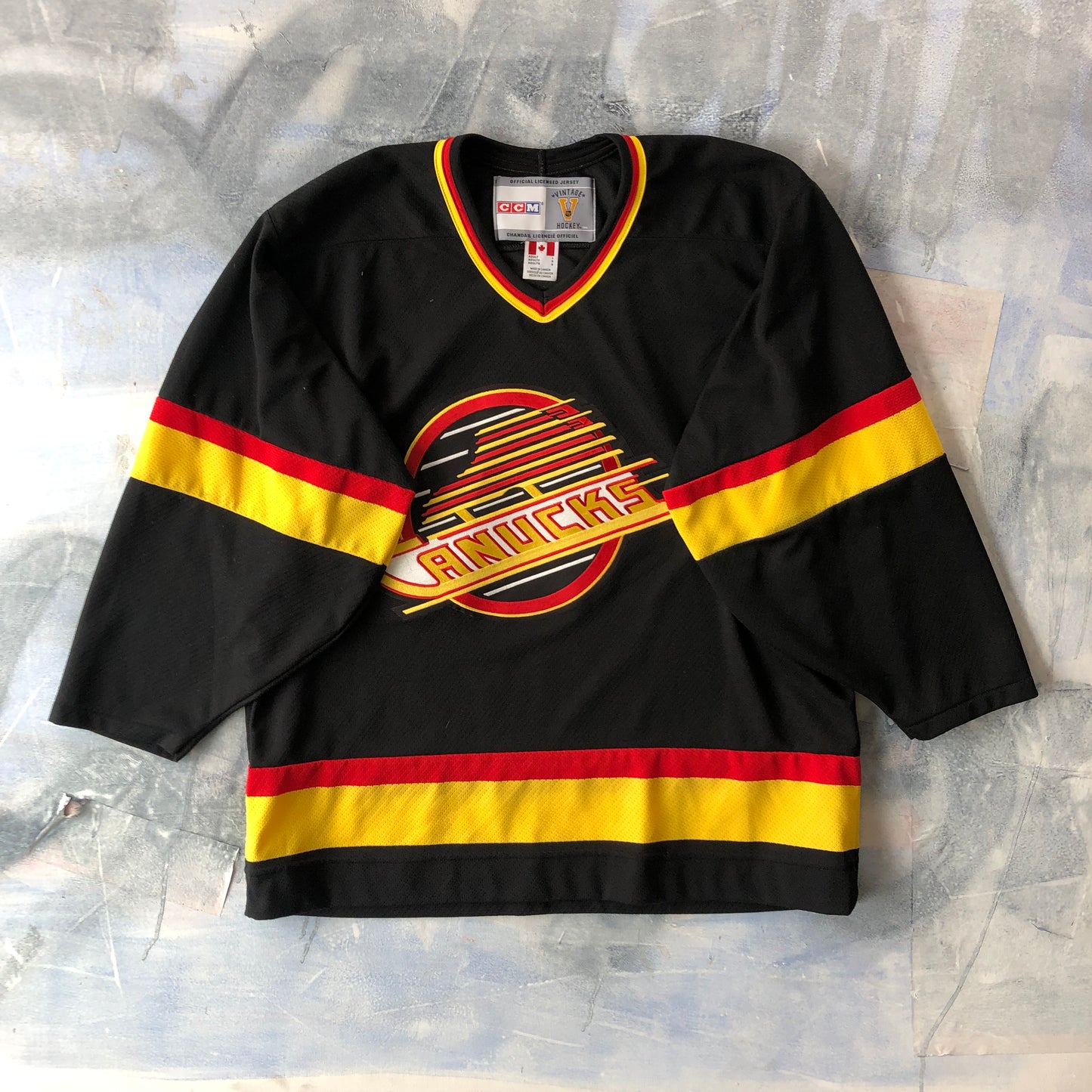 CCM Vintage Hockey NHL Vancouver Canucks Retro Jersey L