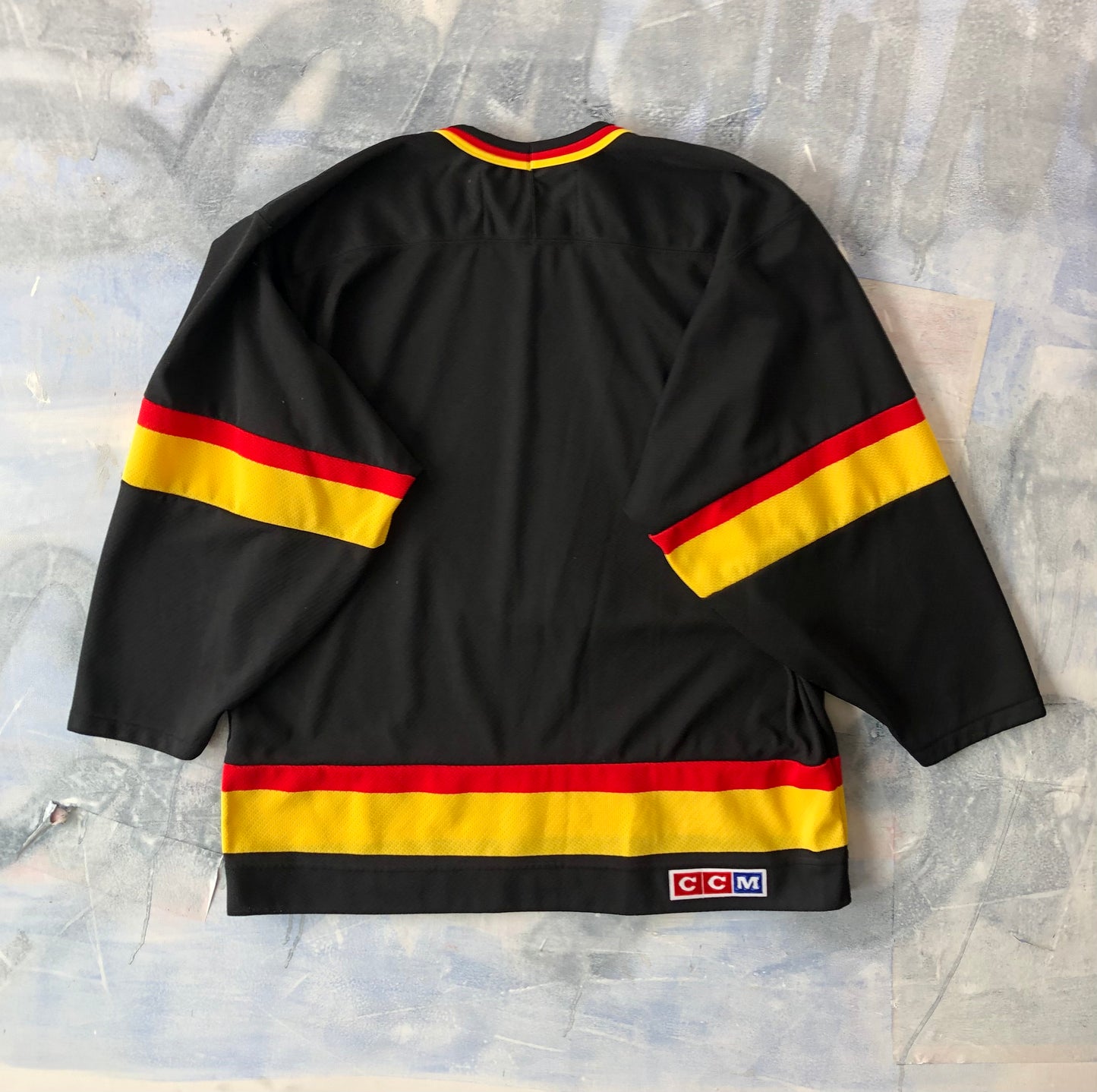 CCM Vintage Hockey NHL Vancouver Canucks Retro Jersey L