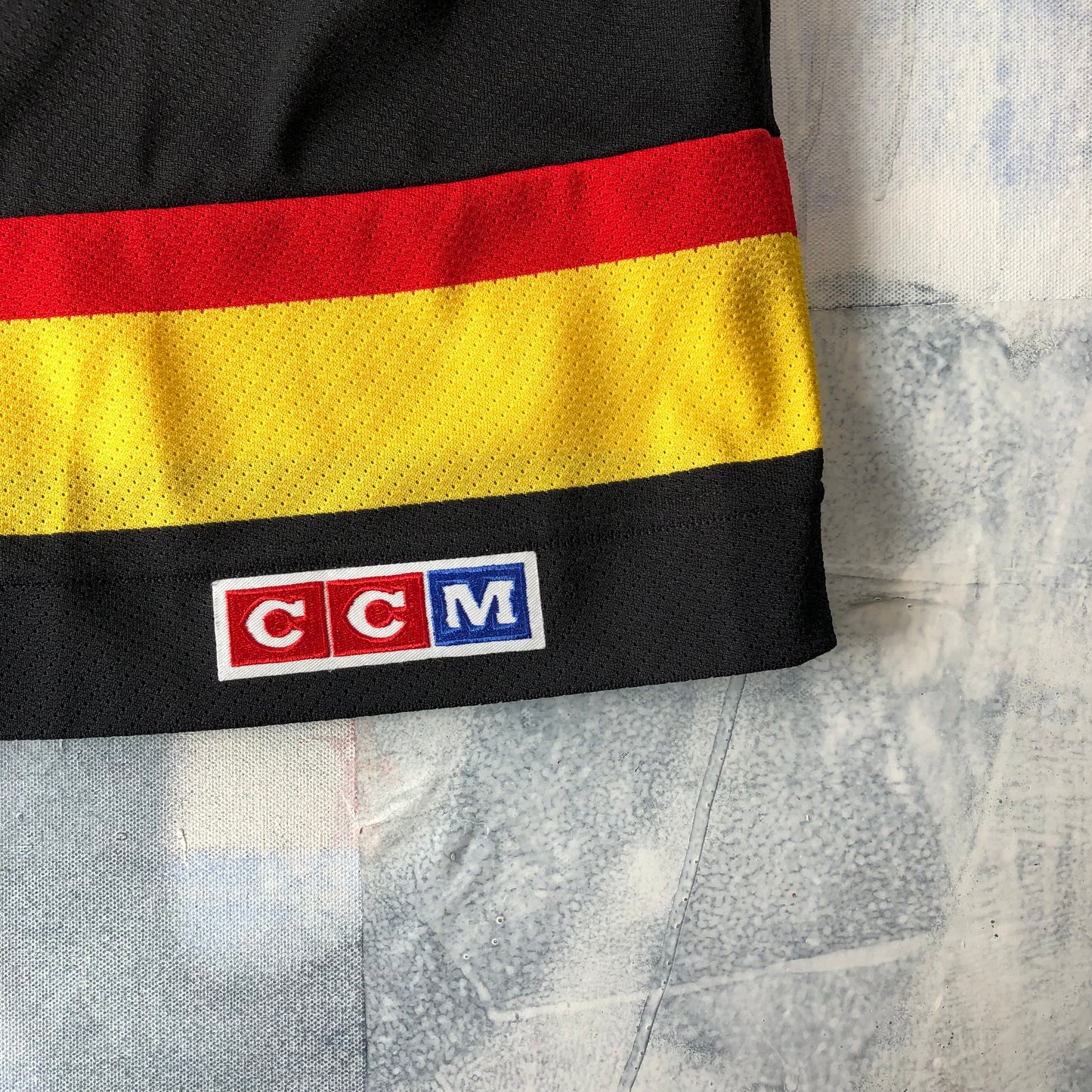 CCM Vintage Hockey NHL Vancouver Canucks Retro Jersey L