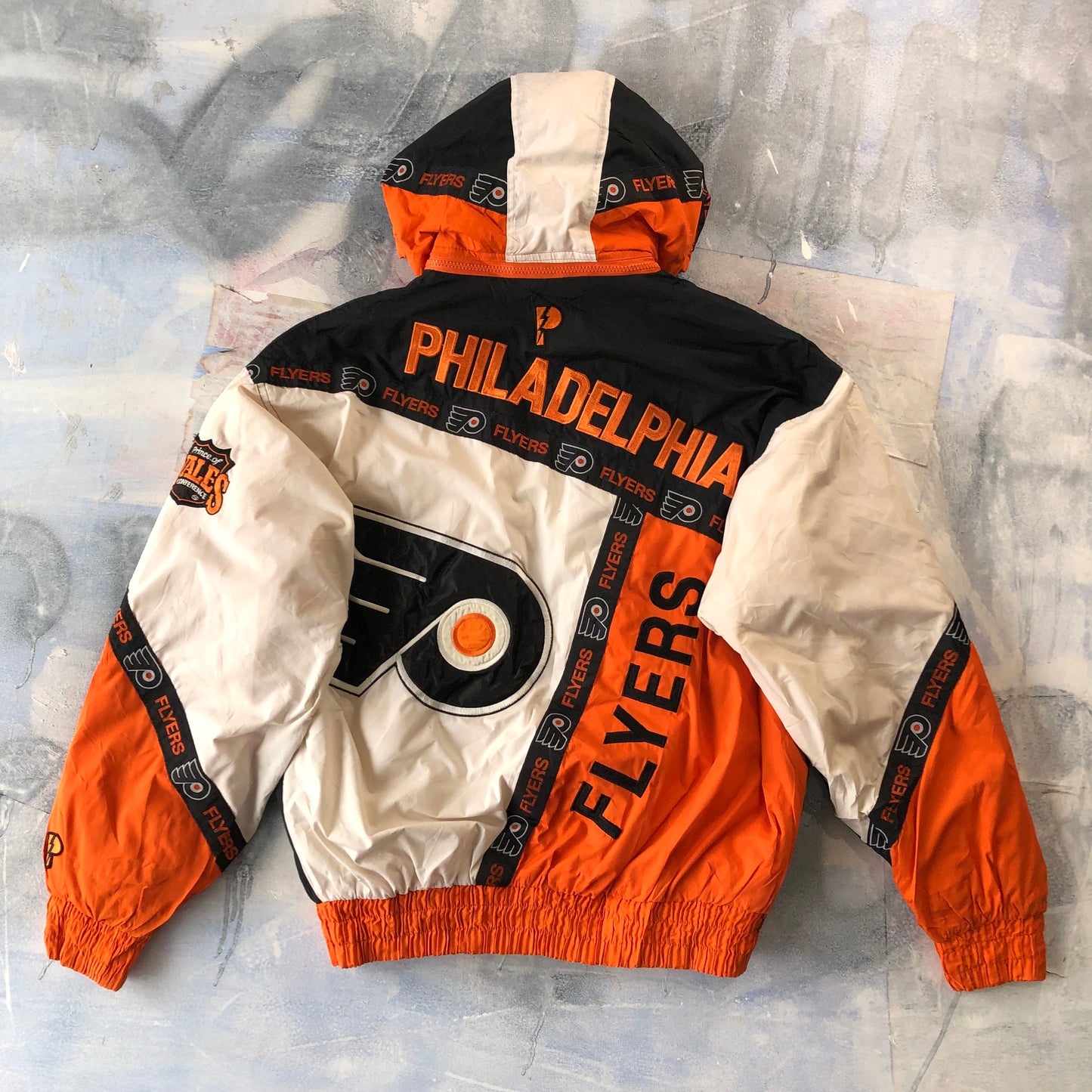 NHL Philadelphia Flyers 90s Pro Player Prince Of Wales Conference Puffer Hooded Zip Jacket M