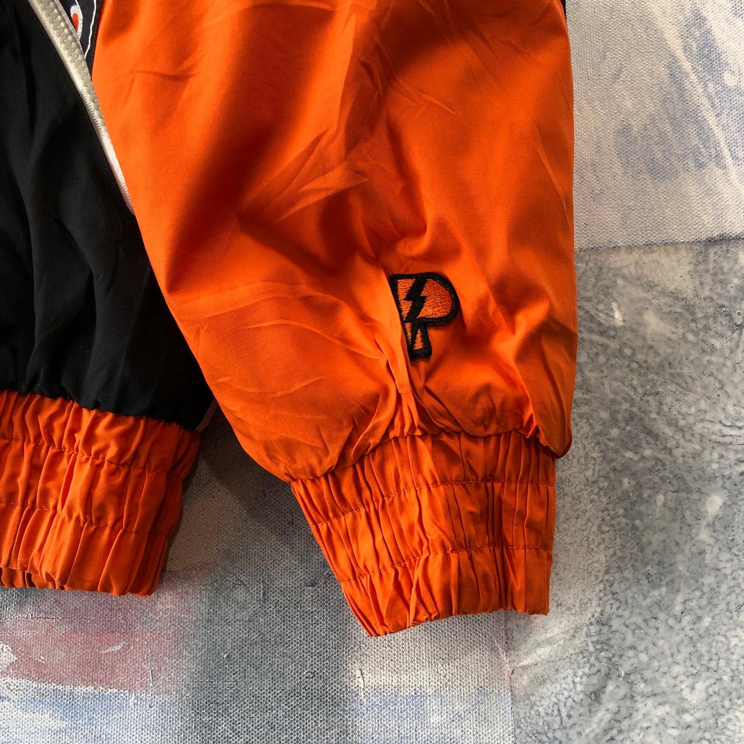 NHL Philadelphia Flyers 90s Pro Player Prince Of Wales Conference Puffer Hooded Zip Jacket M