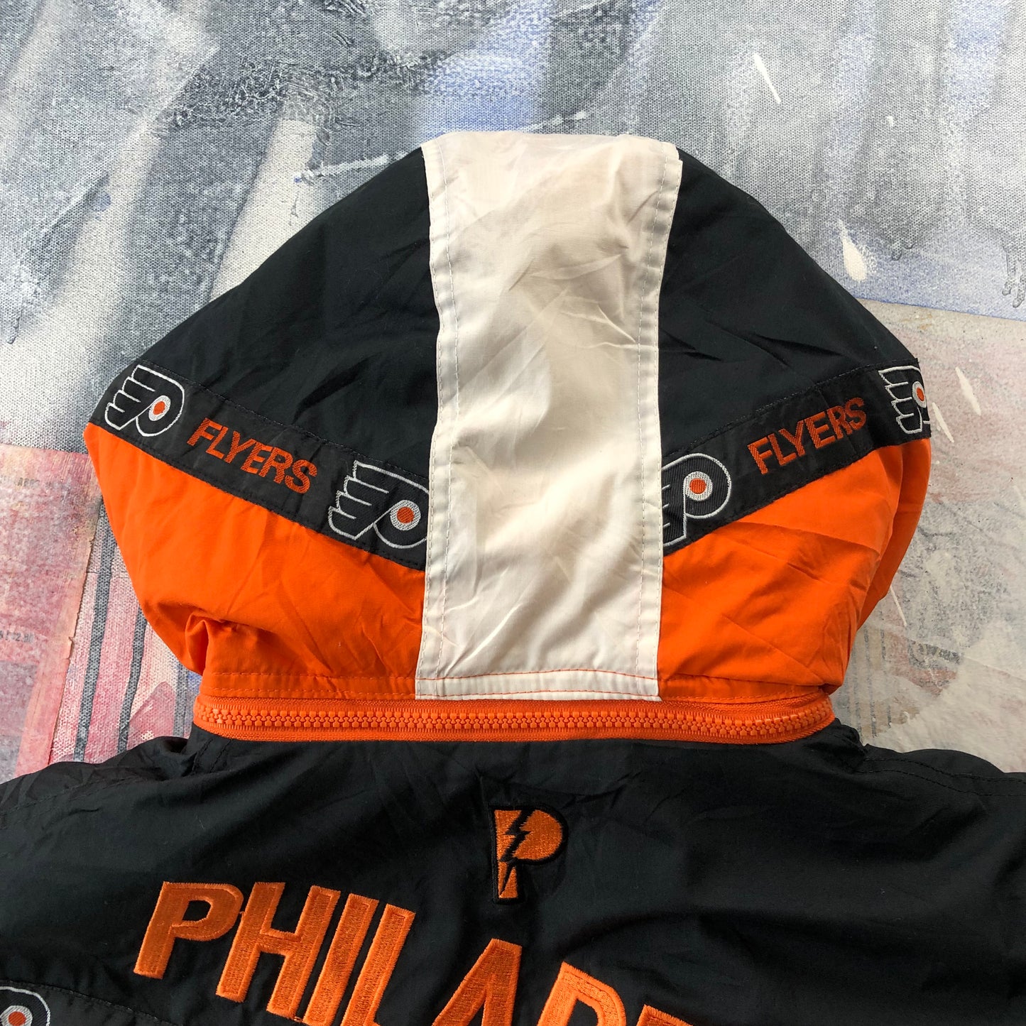 NHL Philadelphia Flyers 90s Pro Player Prince Of Wales Conference Puffer Hooded Zip Jacket M