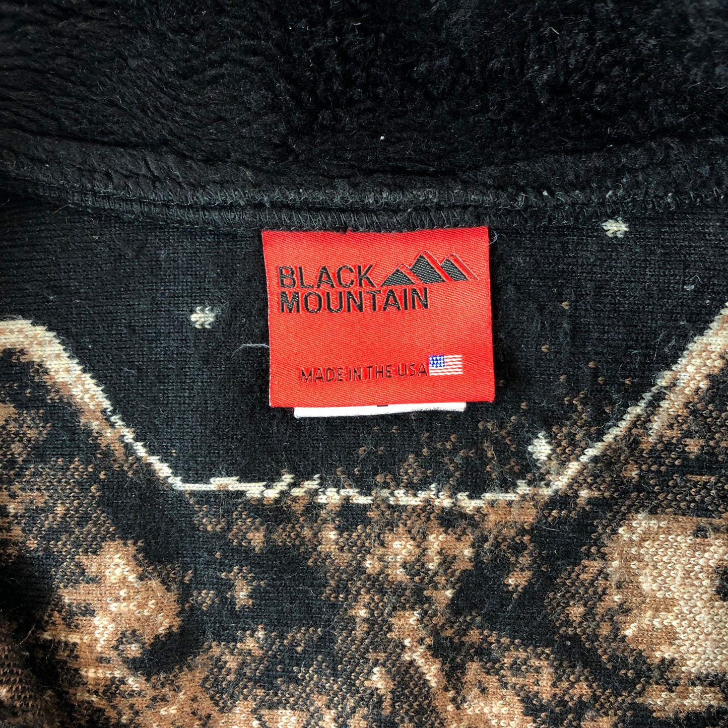 Black Mountain Wolf Zip Fleece L