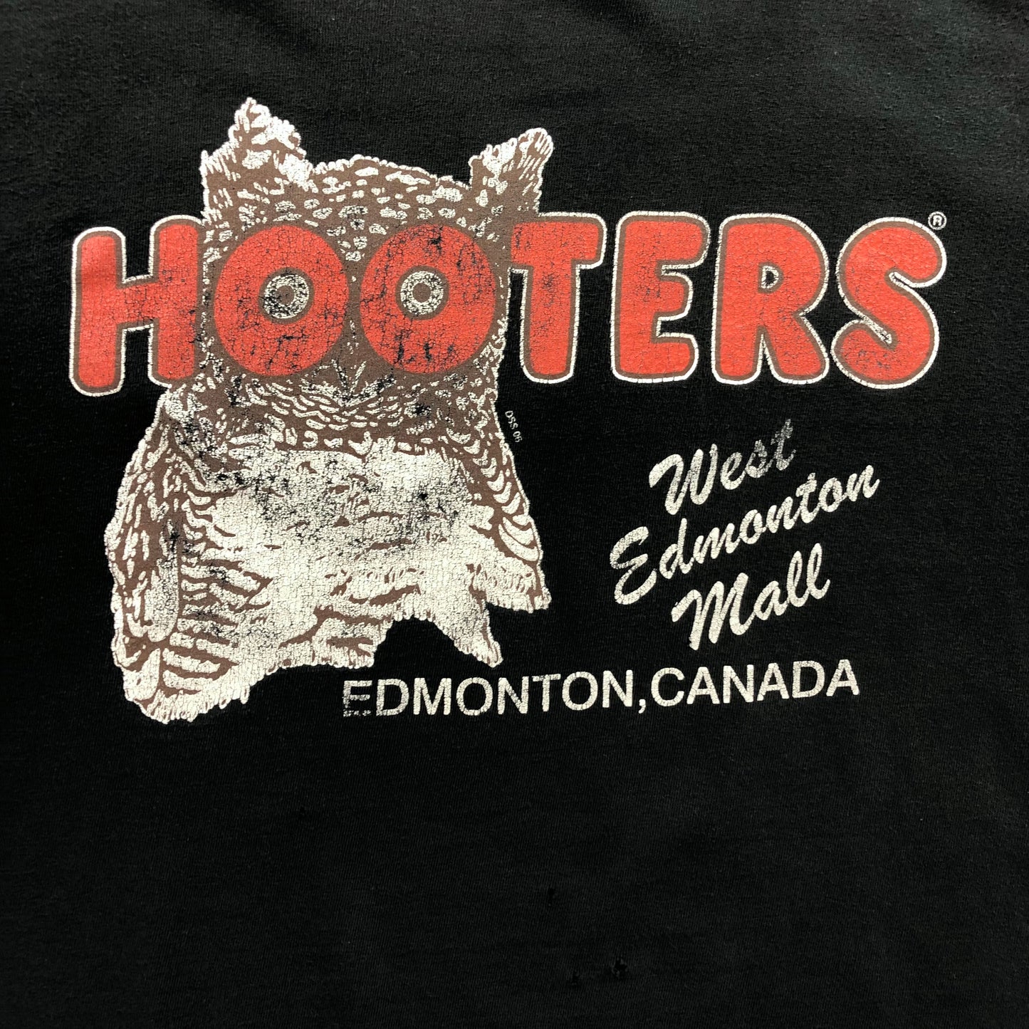 Vintage Hooters West Edmonton Mall T Shirt XL