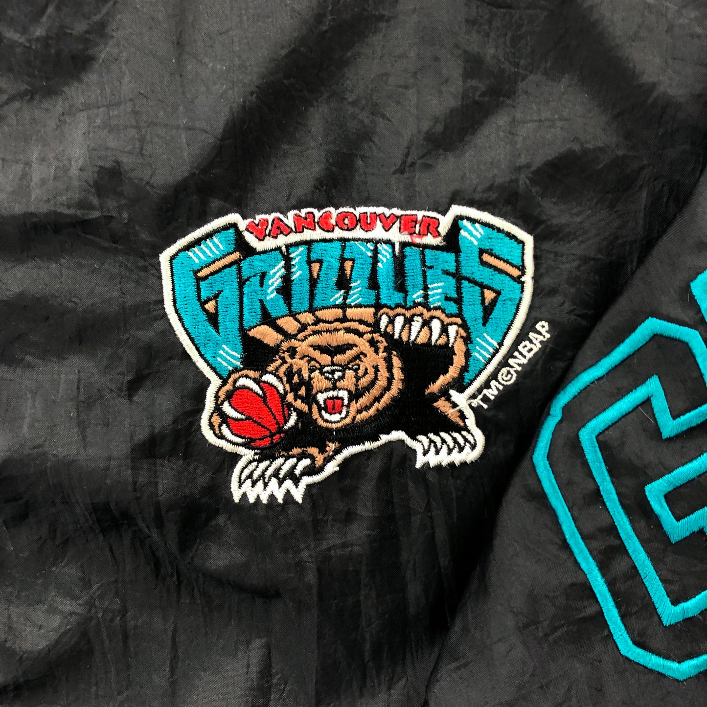 Vintage 90s Starter NBA Vancouver Grizzlies Windbreaker Zip Jacket M