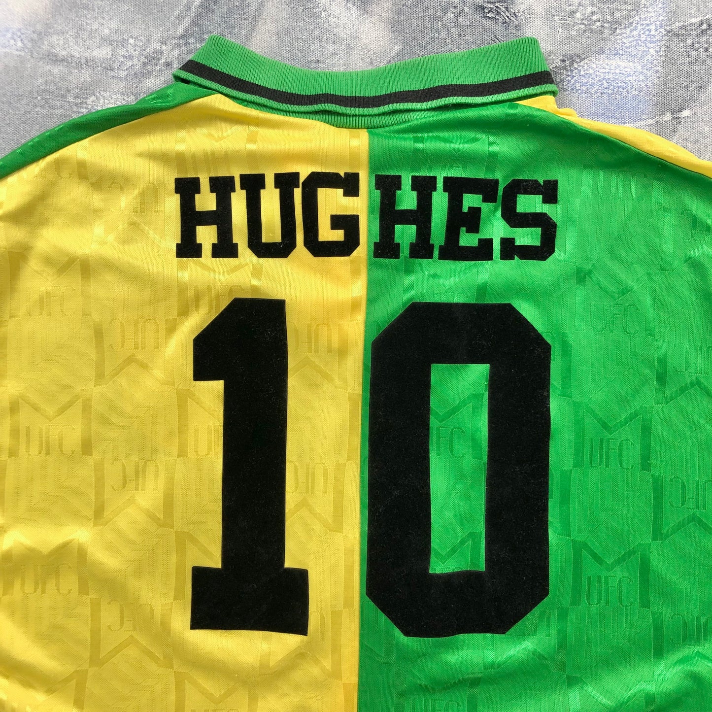 Vintage 90s Umbro Manchester United Mark Hughes Futbol Jersey M