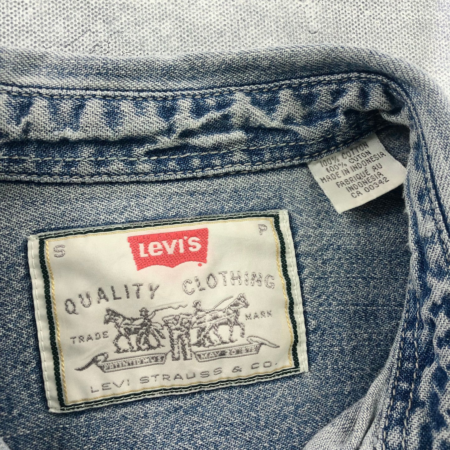 Vintage 90s Levis Denim Button Shirt S