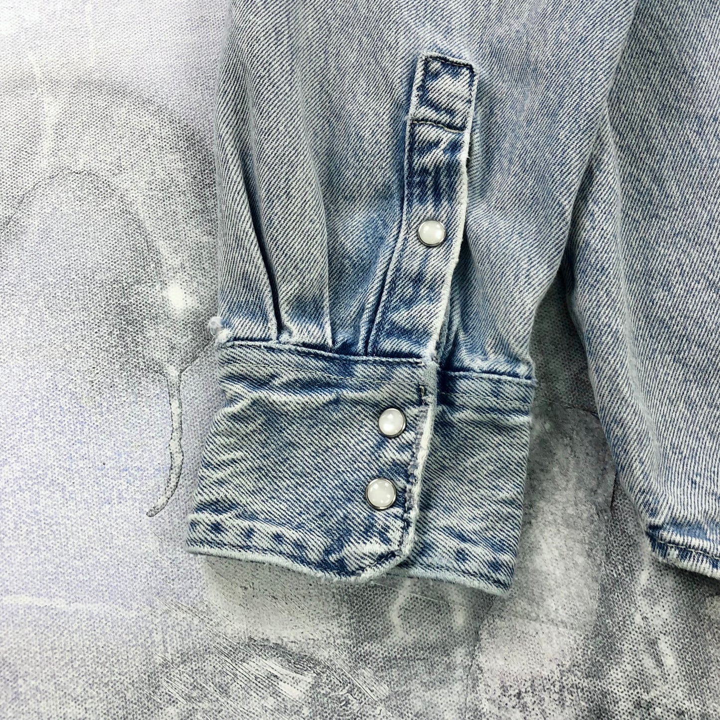 Vintage Levis Western Distressed Style Denim Button Shirt M
