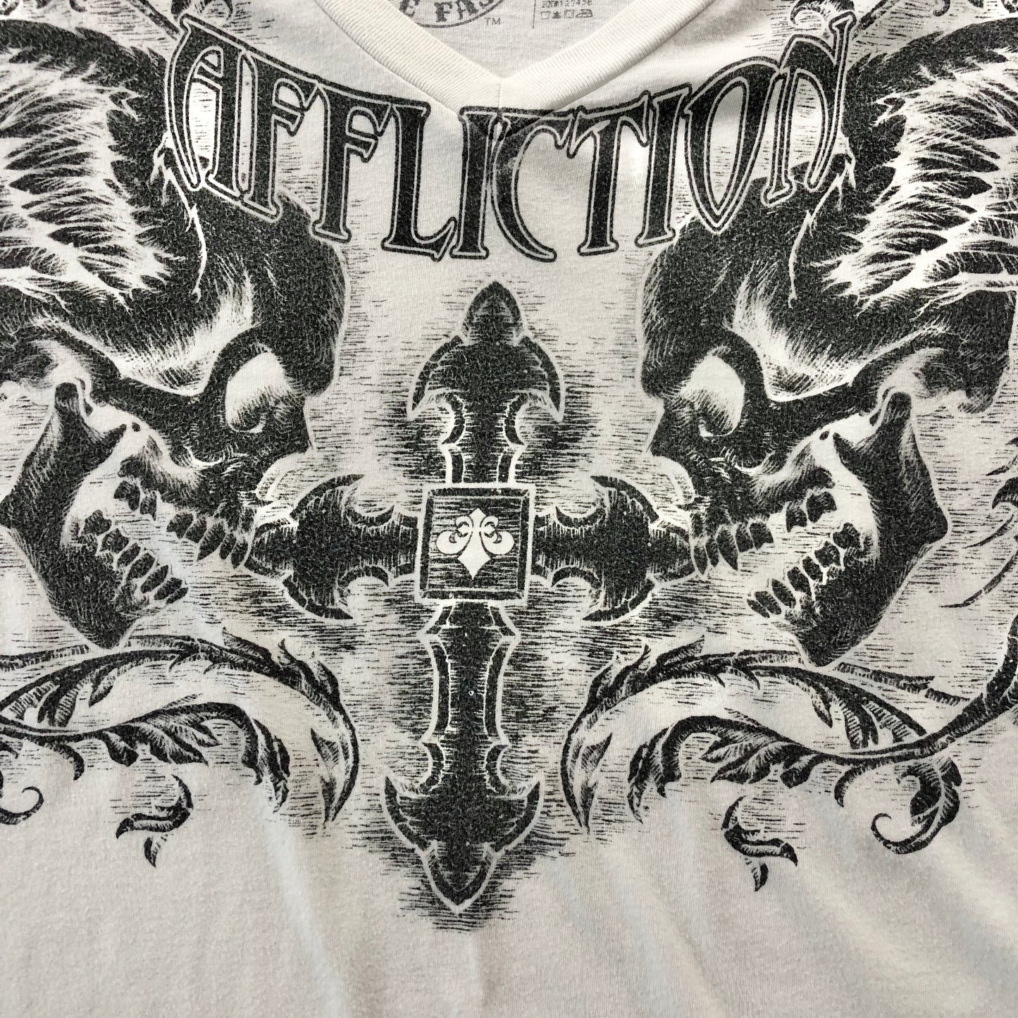 Vintage Y2K Affliction Skull Wings Cross V Neck T Shirt L