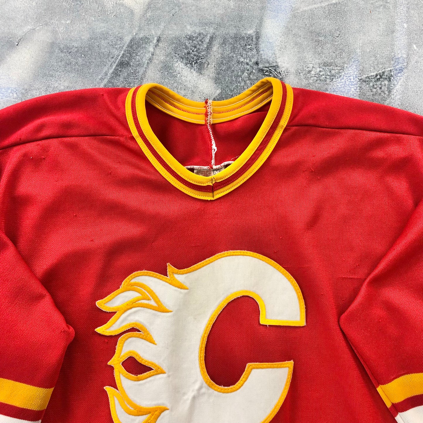 Vintage CCM NHL Calgary Flames Jersey L