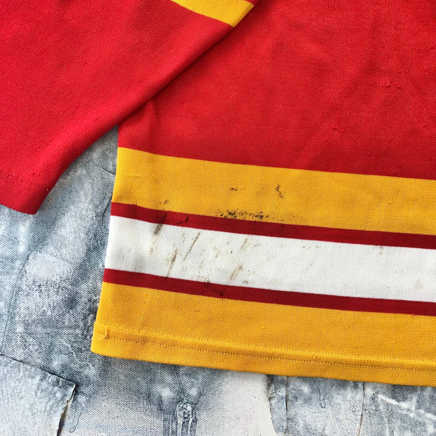 Vintage CCM NHL Calgary Flames Jersey L