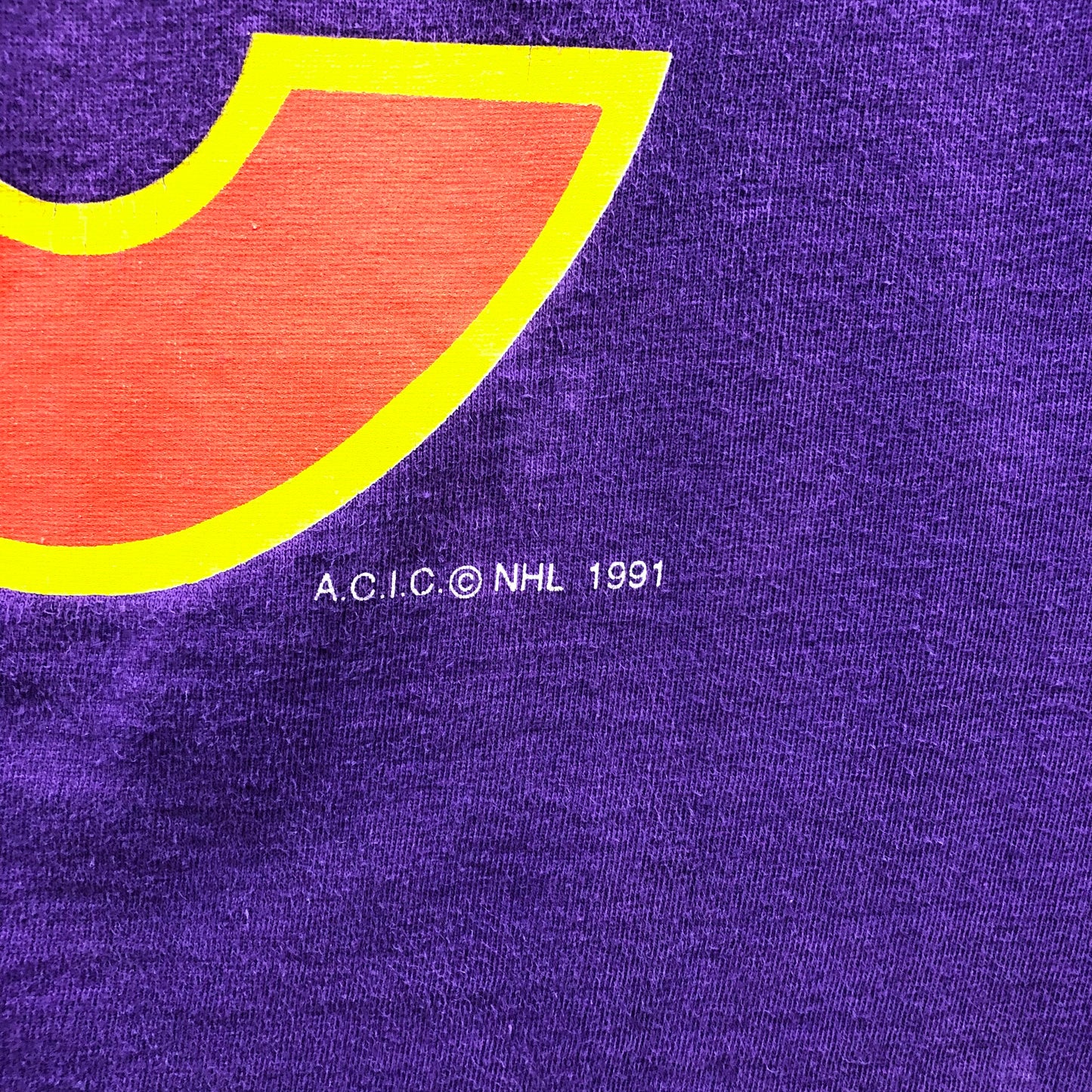 Vintage 90s NHL Calgary Flames T Shirt M