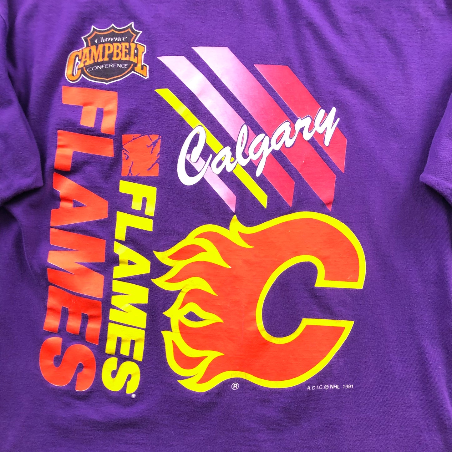 Vintage 90s NHL Calgary Flames T Shirt M