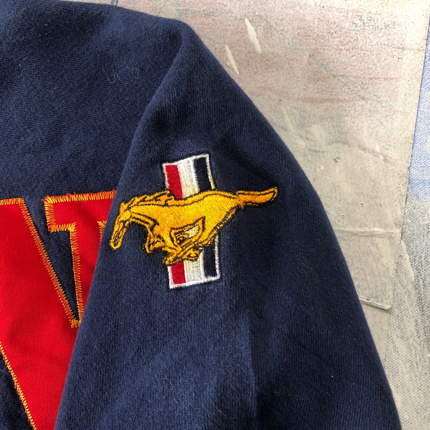 Ford Motor Company 90s Mustang Embroided Logo Official Sportswear Crewneck Sweatshirt XL